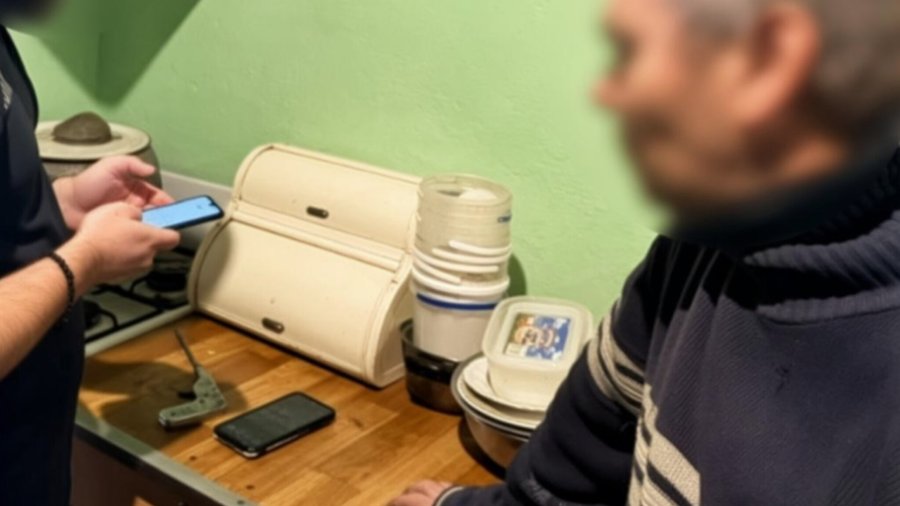 Примушував дітей створювати порно: 48-річного буковинця підозрюють у розбещенні та виготовленні дитячої порнографії