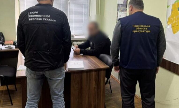 На Буковині судитимуть організовану групу за розтрату 2,2 млн грн на закупівлі освітлення