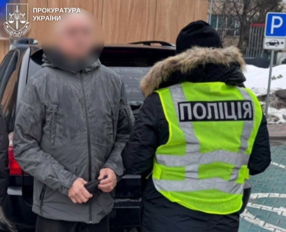 30 тисяч доларів за незаконне переправлення за кордон: на Буковині викрито організатора схеми