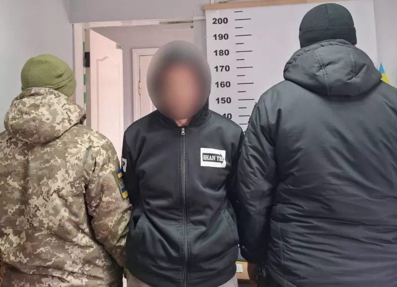 Буковинські прикордонники затримали іноземця, який перебував у міжнародному розшуку