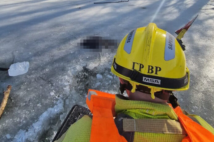 На Буковині рятувальники дістали з ставка тіло чоловіка