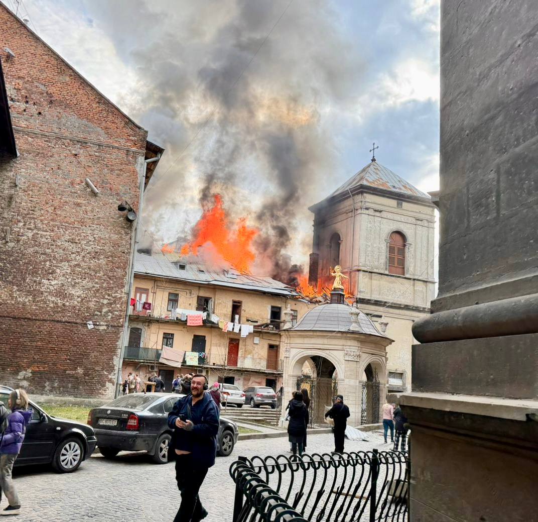 Росія завдала масованої атаки по західних областях України: десятки постраждалих, руйнування інфраструктури та жертви