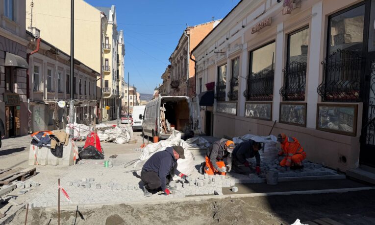 На вулиці Марії Заньковецької відновили ремонт та облаштування громадського простору