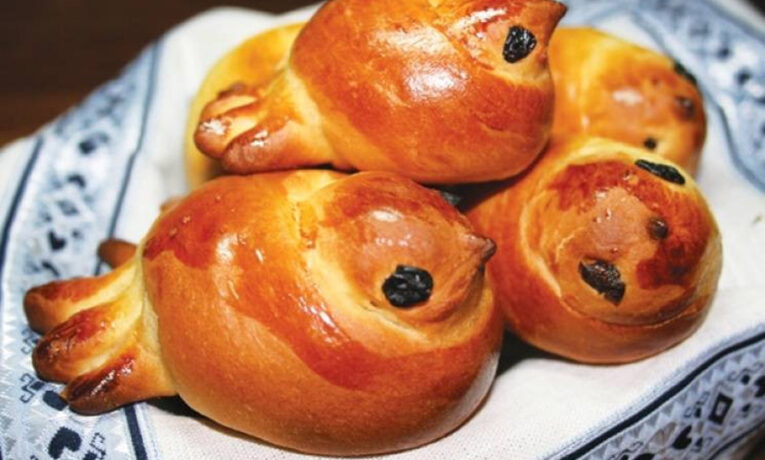 Маленькі прометеї: колишнє і теперішнє унікальної традиції перенесення живого вогню