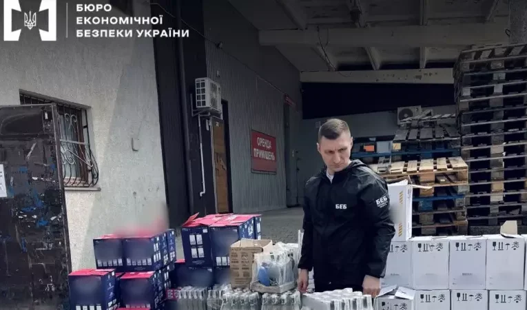 У Сторожинці викрили продаж нелегального алкоголю з підробленими акцизними марками