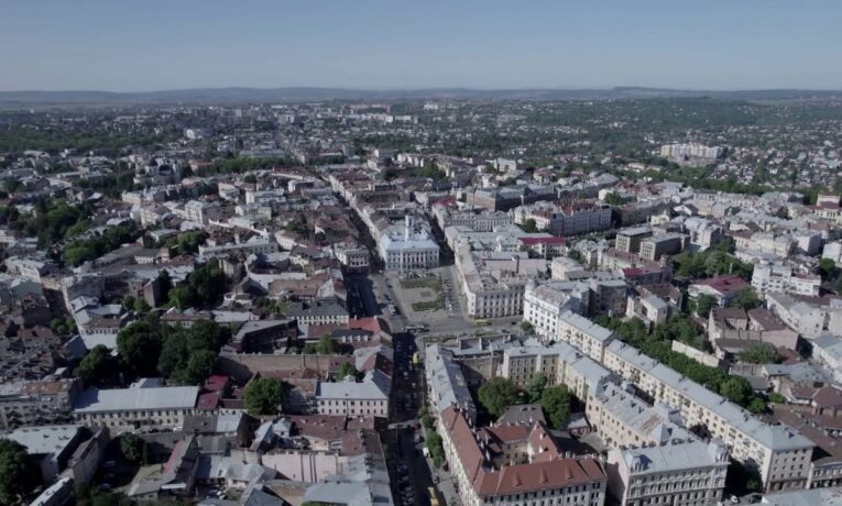 У Чернівцях через суд громаді хочуть повернути земельні ділянки