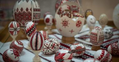 У Чернівцях представили великодню виставку мисткині Наталії Рудої