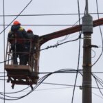 На Буковині через вітер знеструмлено Сучевени, Мамалигу та інші села