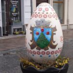 Вулицю Кобилянської у Чернівцях прикрасили до Великодня