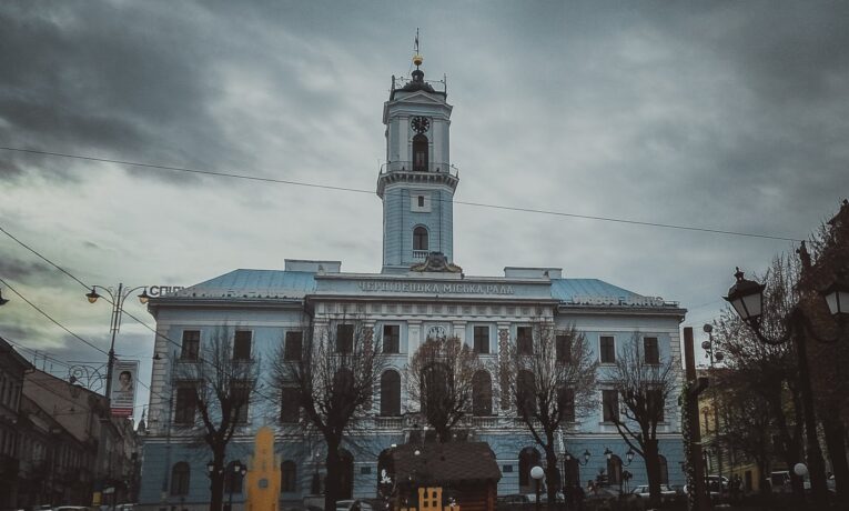 У Чернівцях оновили тарифи на вивіз сміття: середня вартість зросла до 72 грн