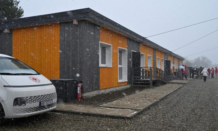 На Вижниччині відкрили модульне містечко для вимушених переселенців