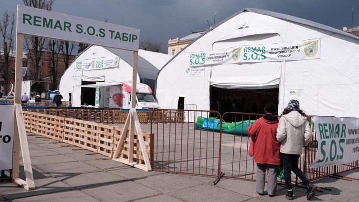 У Чернівцях планують демонтувати намети Remar S.O.S