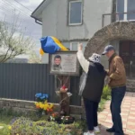 На Буковині відкрили меморіальну дошку загиблому воїну Остапу Томнюку