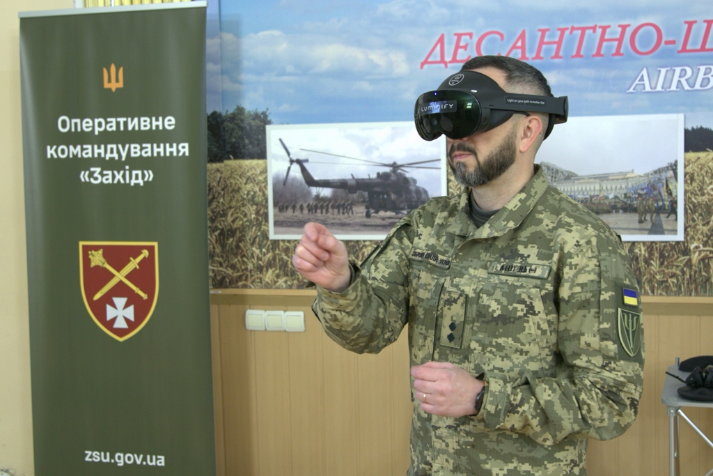 У Києві відкрили інтерактивну фотовиставку про психологічну підтримку військових