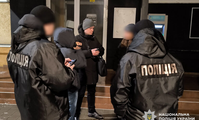 У Чернівцях судитимуть жінку, яка під виглядом волонтерки ошукала родичів військових