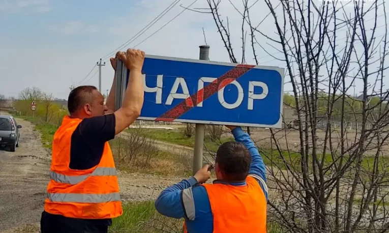 На Буковині ремонтують дороги та оновлюють дорожні знаки