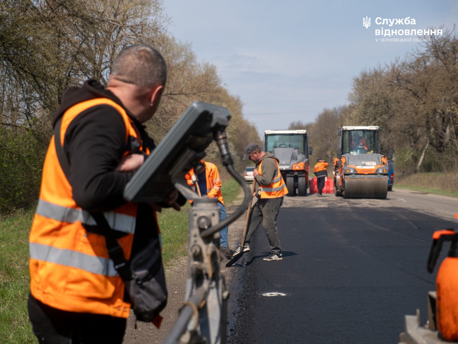 На Буковині триває ремонт стратегічної траси М-19