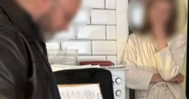 На Буковині викрили спільницю посадовця Держпродспоживслужби, який вимагав 700 євро у ветклініки