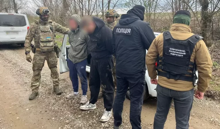 На Буковині затримали організатора та спільників, які переправляли ухилянтів до Молдови