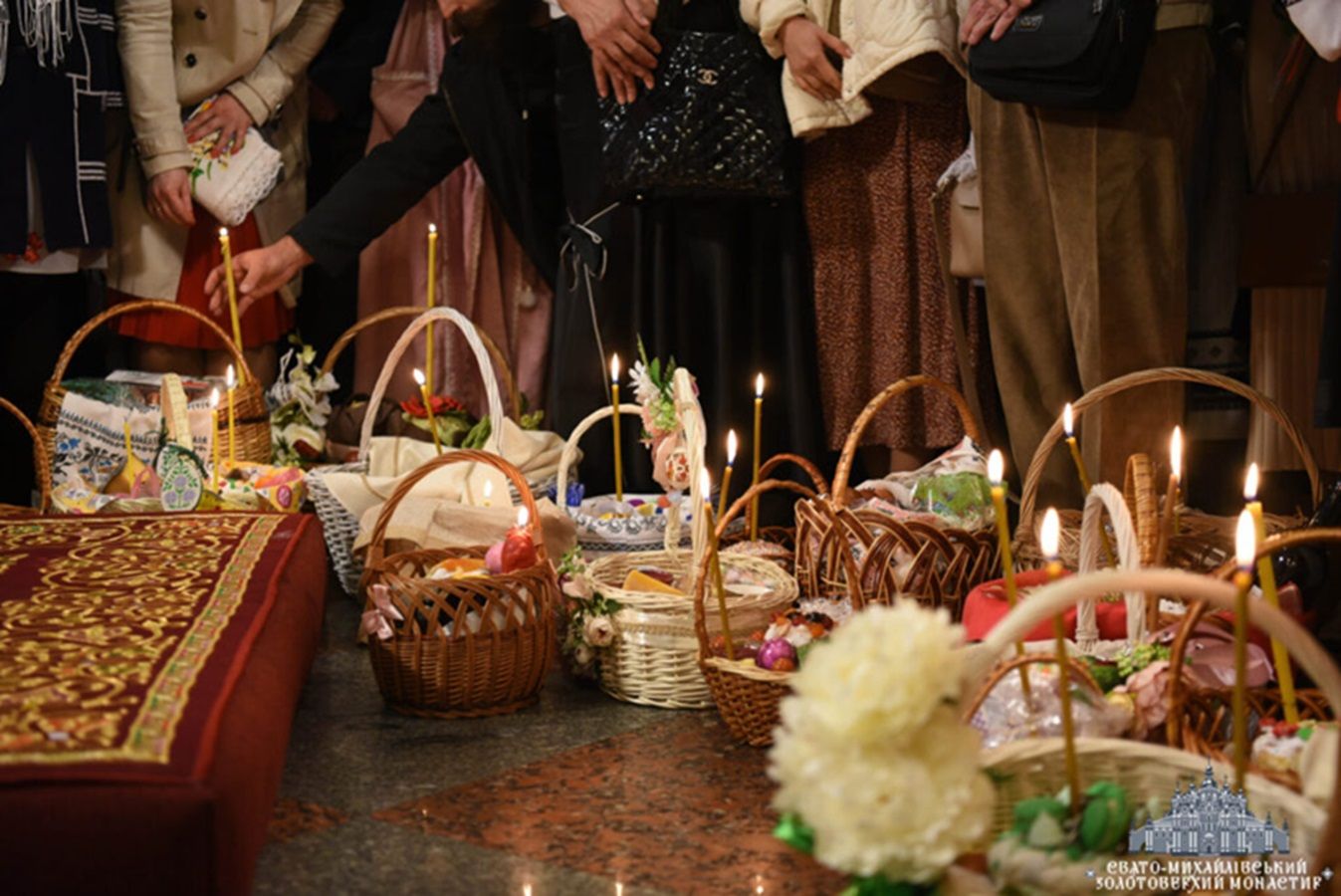 Літургії та освячення пасок: розклад богослужінь на Великдень у храмах Чернівців