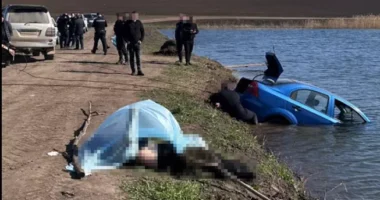 На Буковині чоловік з’їхав автомобілем у водойму: тіло підняли водолази