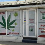 У Чернівцях провели обшуки в магазині «Academy 420»: продукцію вилучили на експертизу