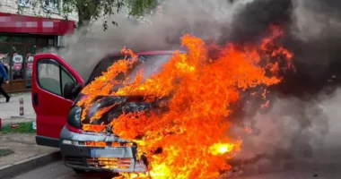 У Чернівцях під час руху загорівся автомобіль