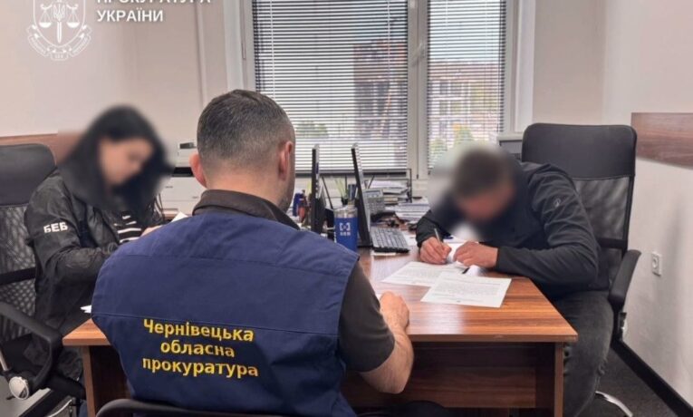 На Буковині судитимуть двох чоловіків за спробу вивезення 6,5 тисяч пачок сигарет до Румунії