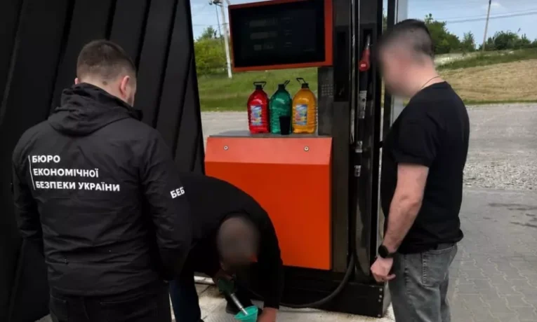На Буковині викрили дві нелегальні АЗС із дизельним пальним сумнівної якості