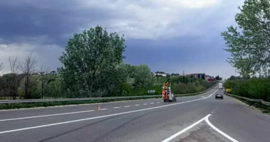 На трасі М-19 у Чернівецькій області оновлюють дорожню розмітку