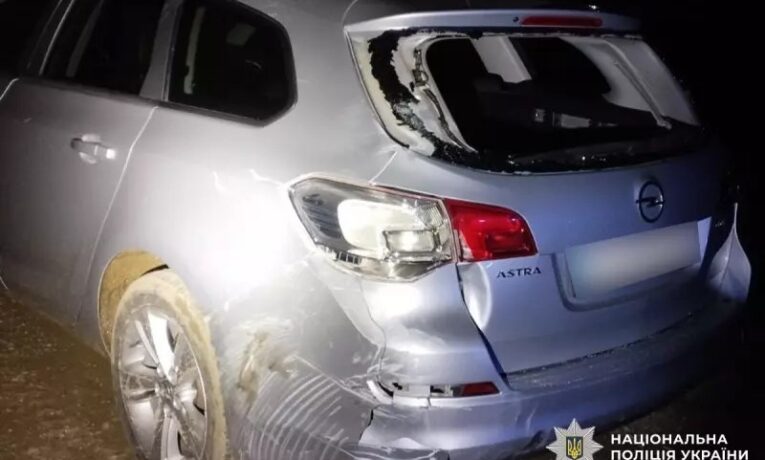 На Буковині п’яний мотоцикліст врізався в авто: чоловіка госпіталізували
