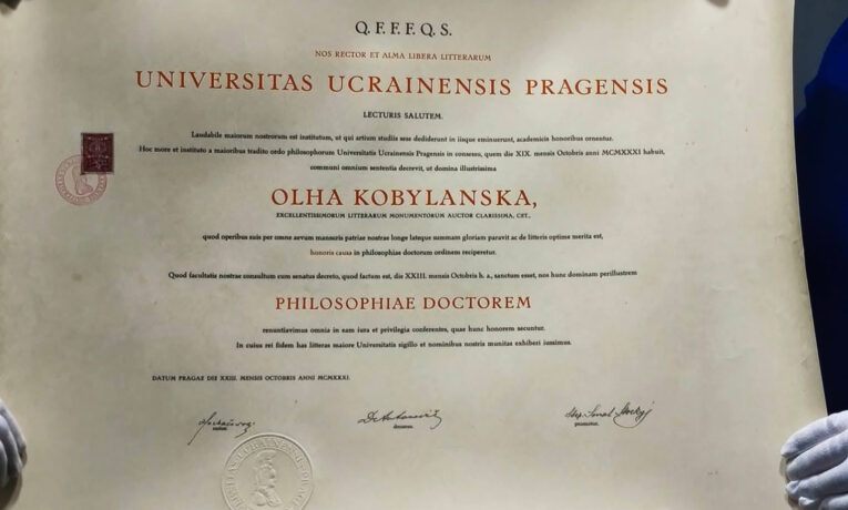 У Чернівцях вперше презентували диплом Ольги Кобилянської із родинного архіву