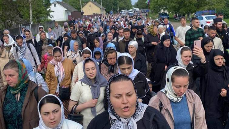 На Буковині поліція оштрафувала організаторів хресної ходи до Банченського монастиря УПЦ МП