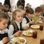 У Чернівцях із 1 вересня планують запровадити безкоштовне харчування для всіх школярів