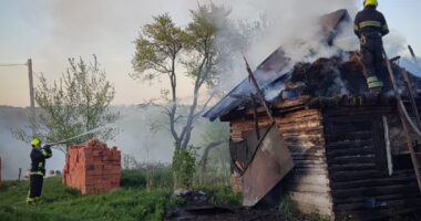 На Буковині через коротке замикання згорів житловий будинок