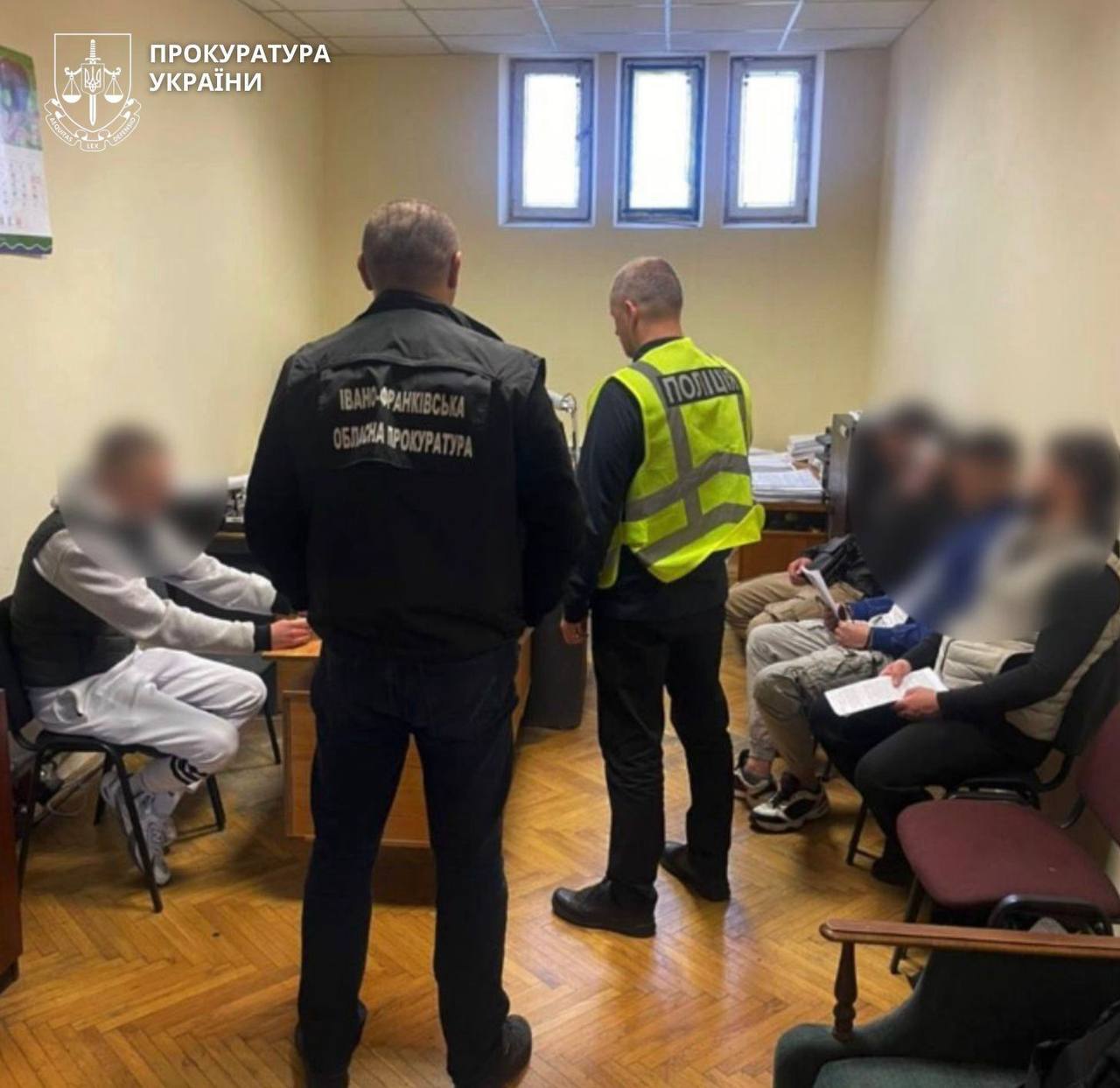 На Прикарпатті викрили групу кібершахраїв, які обкрадали пенсіонерів і військових через онлайн-банкінг