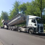 На трасі М-19 у Кадубівцях ремонтують дорожнє покриття