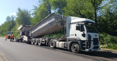 На трасі М-19 у Кадубівцях ремонтують дорожнє покриття