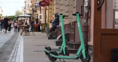 У центрі Чернівців на самокатах дозволено їхати до 5 кілометрів