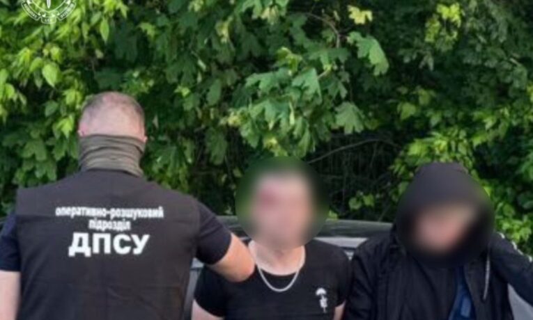 На Буковині викрили організатора незаконного переправлення чоловіків за кордон за 9,5 тис. доларів
