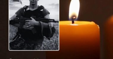 У Глибоці попрощаються із захисником України Євгенієм Кушнаренком