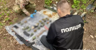 На Буковині виявили тайники зі зброєю в межах масштабної спецоперації Нацполіції