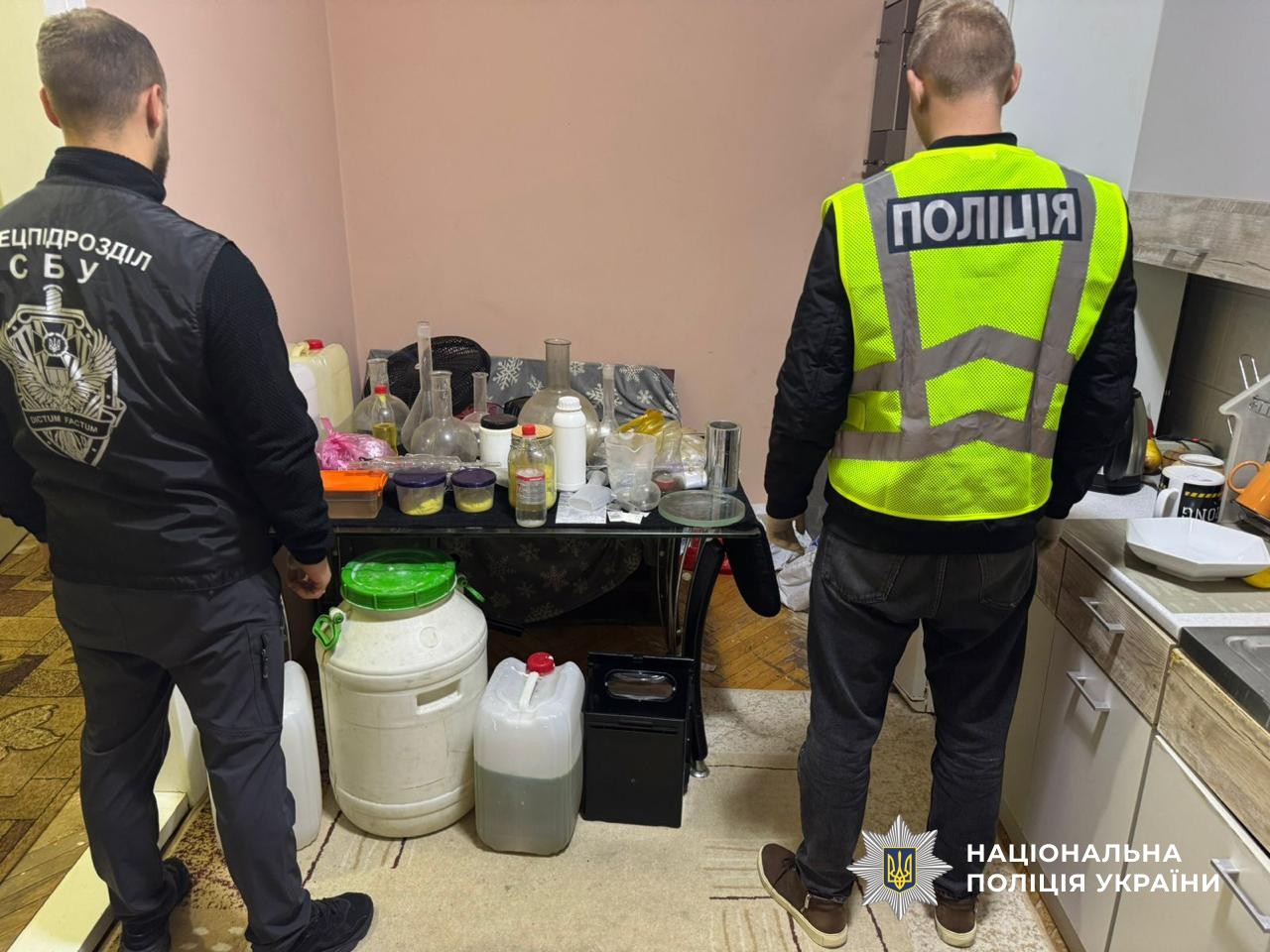 На Буковині судитимуть учасників міжрегіональної наркогрупи, яка виготовляла та збувала амфетамін