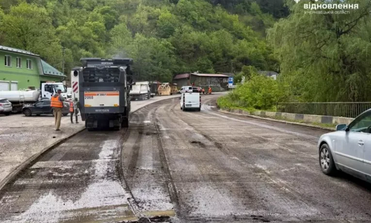На трасі М-19 у Звенячині розпочали ремонт проблемної ділянки дороги