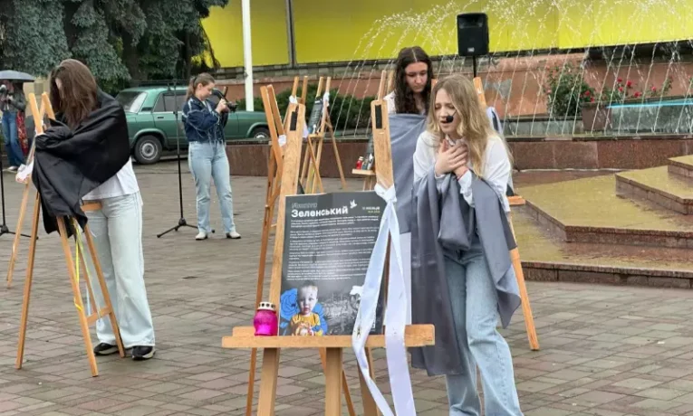 У Чернівцях вшанували пам’ять дітей, які загинули через російську агресію