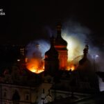 РФ завдала одного з наймасованіших ударів по Києву: горіли кіностудія імені та Успенський Собор, у Харкові загинули рятувальники (фото, відео)