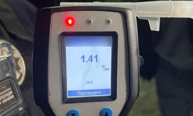 На Буковині під час комендантської зупинили 18-річного водія ВАЗу