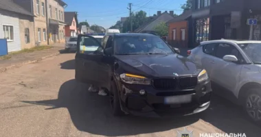 У Новоселиці BMW збив 11-річного хлопчика: дитину госпіталізували