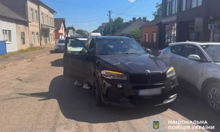 У Новоселиці BMW збив 11-річного хлопчика: дитину госпіталізували