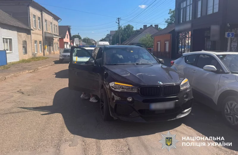 У Новоселиці BMW збив 11-річного хлопчика: дитину госпіталізували